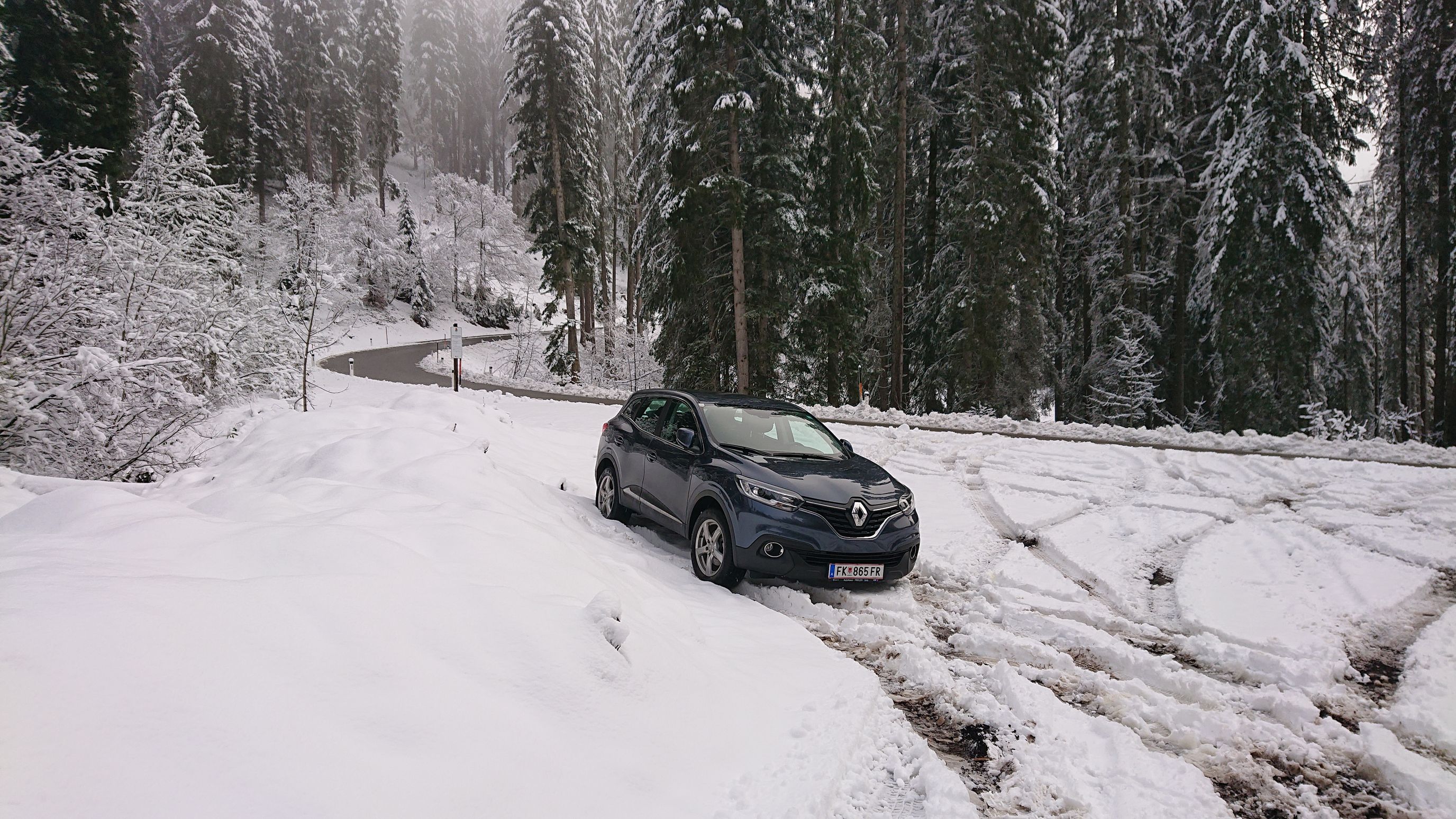 Schnee Offroad Fun Tag :-) Andere müssen auf geräumte Parkplätze ausweichen, Ich parke dort wo einfach ein Platz frei ist :-)